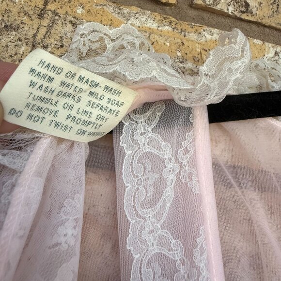 size SM S/M Vintage Sheer Pink Nightgown Robe Piegnoir set Lace trim, Puff Sleev - Picture 10 of 15